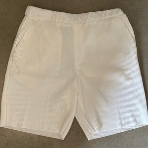Zara pleated white shorts